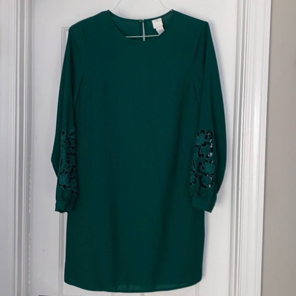 H&M size 6 green dress w floral sleeve detail